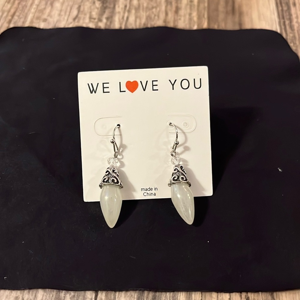 NWOT Silver & Cream Iridescent Dangle Earrings